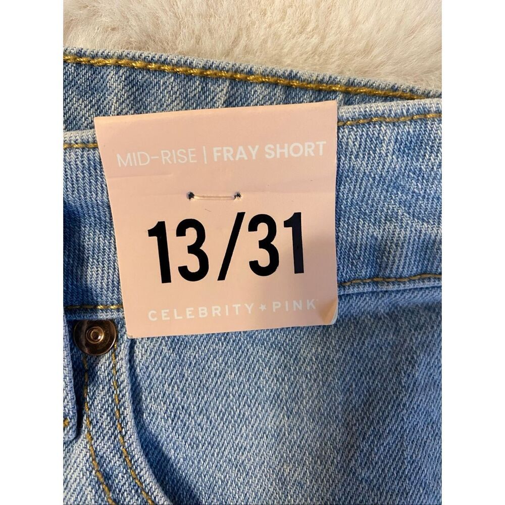 Celebrity Pink Mid-Rise Fray Shorts Sz 13/31 NWT - Picture 8 of 10